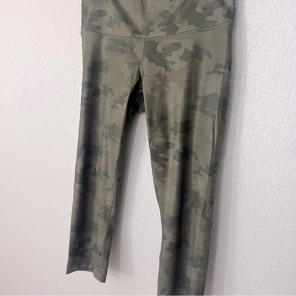 Lululemon cropped camo leggings - Picture 3 of 5